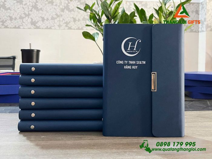 Sổ Tay Bìa Còng Gập 3 Màu Xanh - In Logo Doanh Nghiệp Hằng Huy