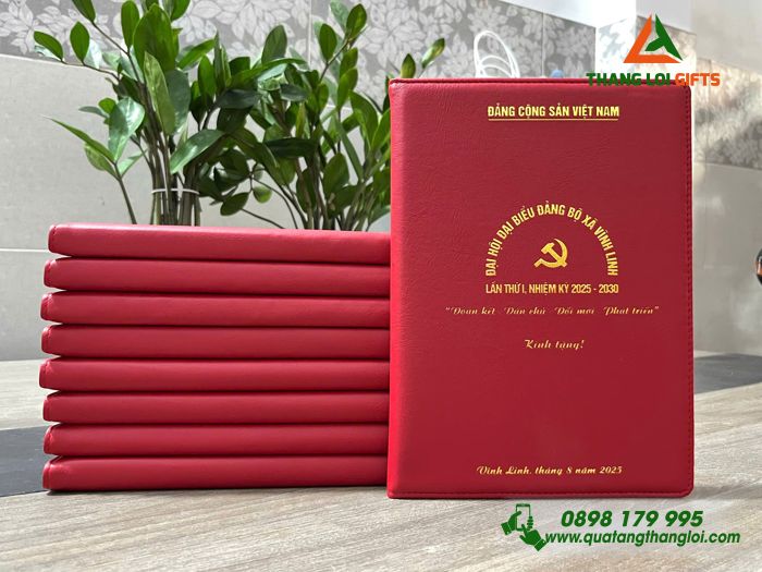 Sổ Tay Dán Gáy Màu Đỏ - Ép Kim Logo Đảng Làm Quà Đại Hội Đảng Bộ Xã Vĩnh Linh