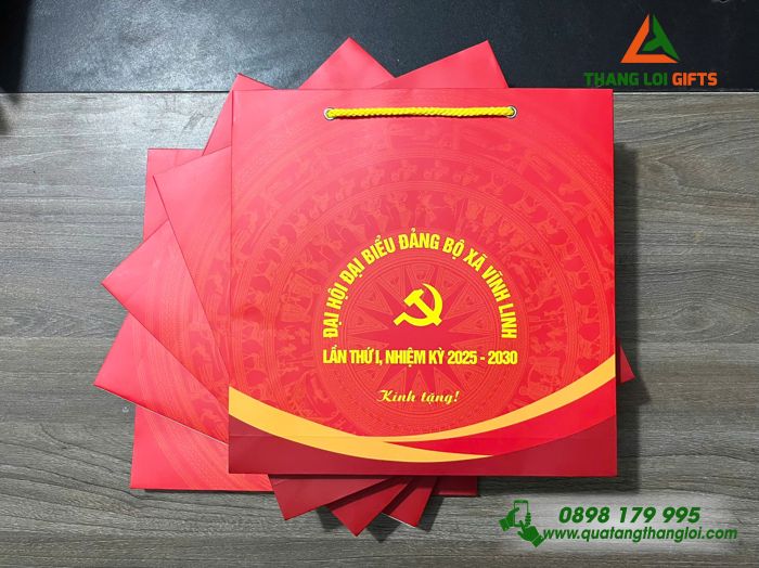 Túi Xách Giấy Couche 150 Màu Đỏ - In Logo Đảng Làm Quà Đại Hội Đảng Bộ Vĩnh Linh