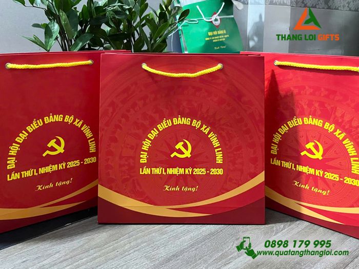 Túi Xách Giấy Couche 150 Màu Đỏ - In Logo Đảng Làm Quà Đại Hội Đảng Bộ Vĩnh Linh