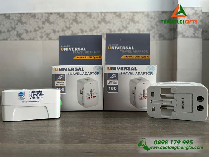 Adapter Du Lịch Màu Trắng - In Logo Trường Đại Học Fulbright Việt Nam