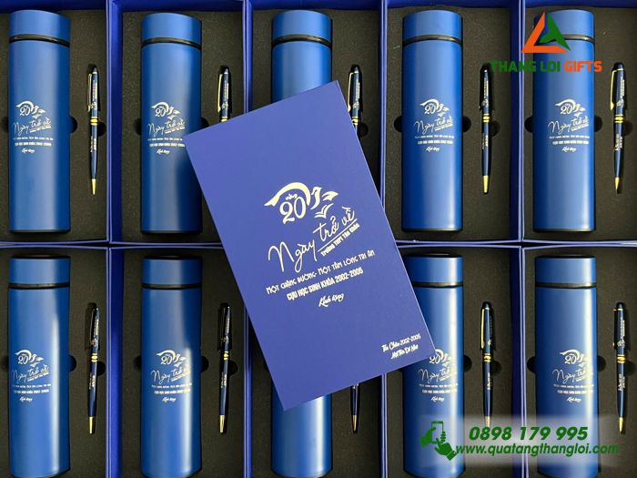 Combo Quà Tặng (Bình Giữ Nhiệt & Bút Ký) Màu Xanh - In Khắc Logo Kỷ Niệm 20 Năm Ngày Ra Trường Trường THPT Tân Châu