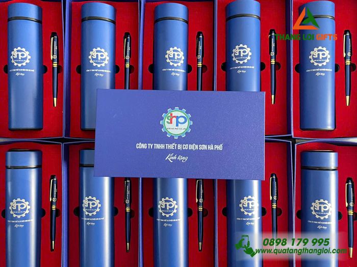 Set Quà Tặng (Bình Giữ Nhiệt & Bút Ký) Màu Xanh - In Khắc Logo Doanh Nghiệp Sơn Hà Phố