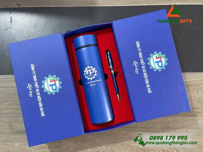 Set Quà Tặng (Bình Giữ Nhiệt & Bút Ký) Màu Xanh - In Khắc Logo Doanh Nghiệp Sơn Hà Phố