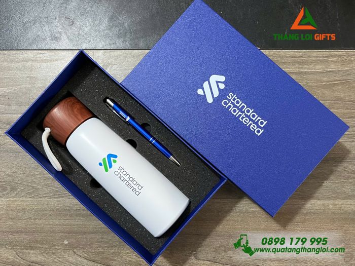 Combo Quà Tặng (Bình Giữ Nhiệt & Bút Bi) - In Khắc Logo Ngân Hàng Standard Chartered