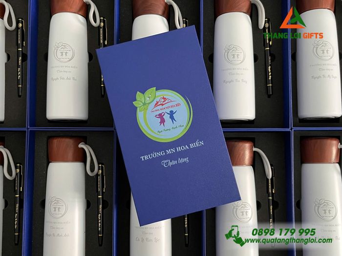Combo Quà Tặng (Bình Giữ Nhiệt & Bút Ký) - Khắc Logo Trường Mầm Non Hoa Biển