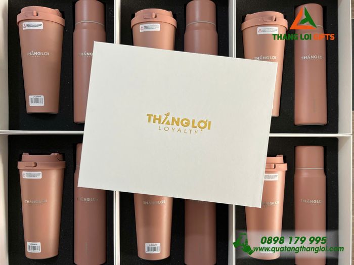 Bộ Quà Tặng (Bình Lock & Ly Lock) Màu Hồng - In Khắc Logo Doanh Nghiệp Thắng Lợi Loyalty