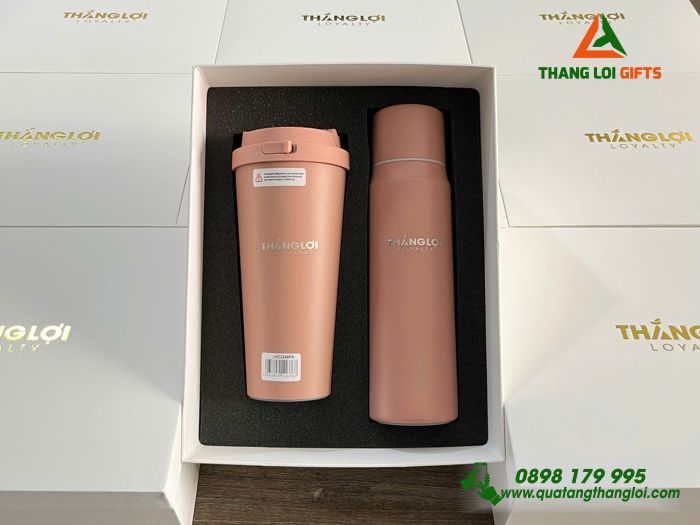 Bộ Quà Tặng (Bình Lock & Ly Lock) Màu Hồng - In Khắc Logo Doanh Nghiệp Thắng Lợi Loyalty