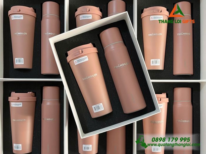 Bộ Quà Tặng (Bình Lock & Ly Lock) Màu Hồng - In Khắc Logo Doanh Nghiệp Thắng Lợi Loyalty
