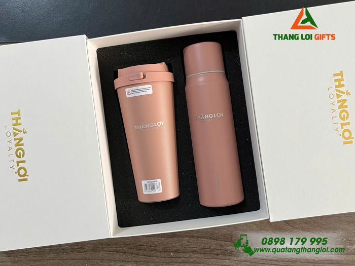 Bộ Quà Tặng (Bình Lock & Ly Lock) Màu Hồng - In Khắc Logo Doanh Nghiệp Thắng Lợi Loyalty