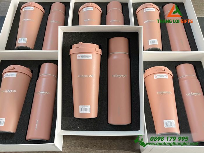 Bộ Quà Tặng (Bình Lock & Ly Lock) Màu Hồng - In Khắc Logo Doanh Nghiệp Thắng Lợi Loyalty