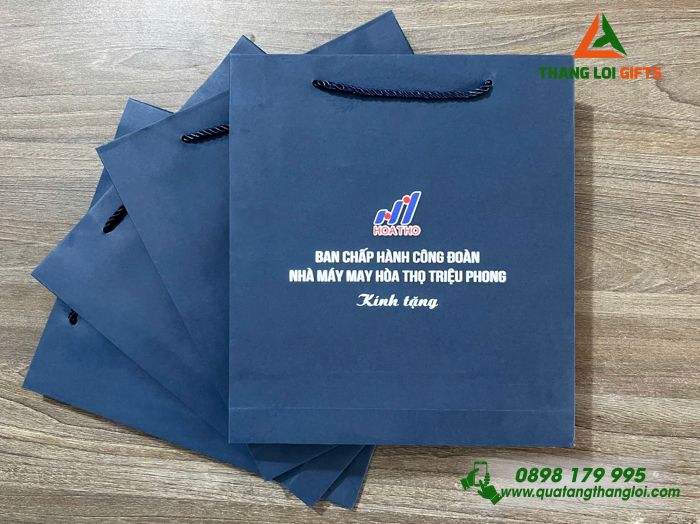 Combo Quà Tặng (Sổ & Bút) Màu Xanh - In Khắc Logo Nhà Máy May Hòa Thọ Triệu Phong