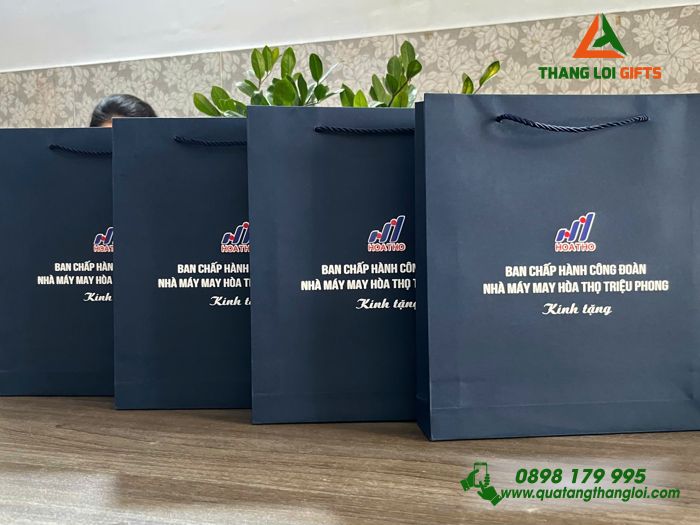 Combo Quà Tặng (Sổ & Bút) Màu Xanh - In Khắc Logo Nhà Máy May Hòa Thọ Triệu Phong
