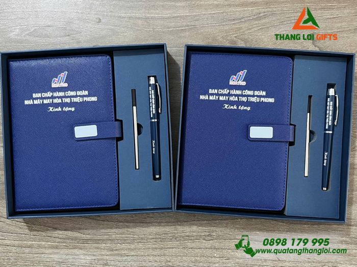 Combo Quà Tặng (Sổ & Bút) Màu Xanh - In Khắc Logo Nhà Máy May Hòa Thọ Triệu Phong