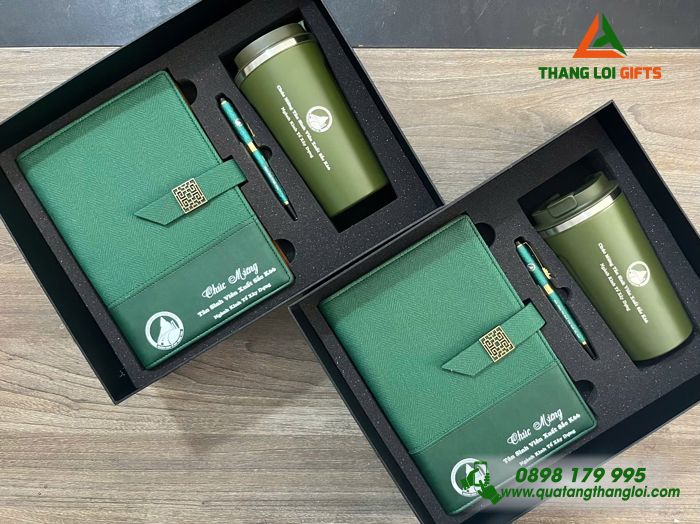 Giftset Bộ Quà Tặng (Sổ+ Ly+ Bút) Màu Xanh Lá - In Khắc Logo Trường Đại Học Giao Thông Vận Tải