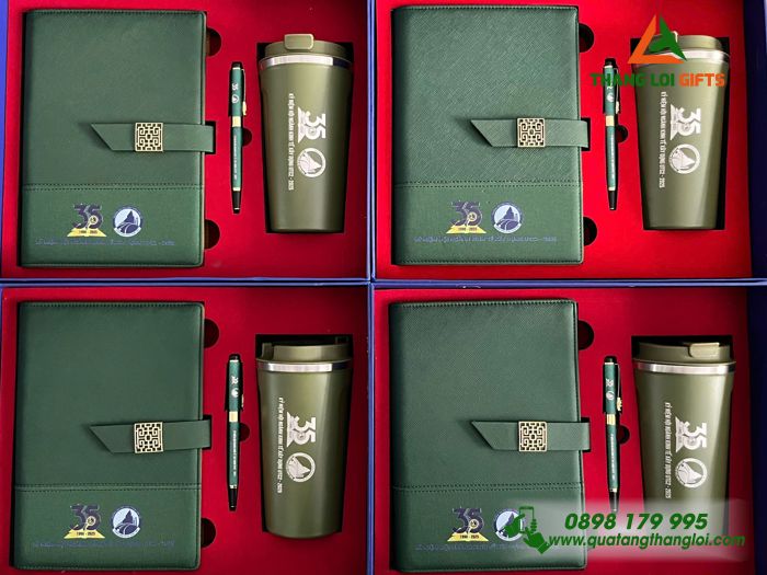 Giftset Bộ Quà Tặng (Sổ+ Ly+ Bút) Màu Xanh Lá - In Khắc Logo 35 Năm Trường Đại Học Giao Thông Vận Tải