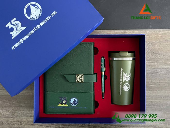 Giftset Bộ Quà Tặng (Sổ+ Ly+ Bút) Màu Xanh Lá - In Khắc Logo 35 Năm Trường Đại Học Giao Thông Vận Tải