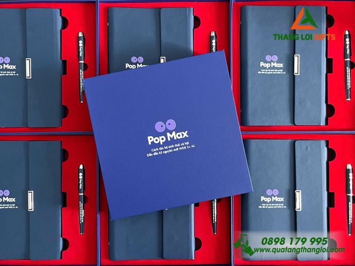 Set Quà Tặng (Sổ Tay Bìa Còng & Bút Ký) Màu Xanh - In Khắc Logo Pop Max