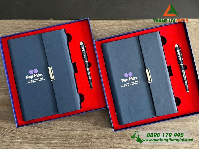 Set Quà Tặng (Sổ Tay Bìa Còng & Bút Ký) Màu Xanh - In Khắc Logo Pop Max
