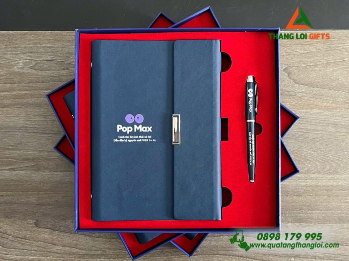 Set Quà Tặng (Sổ Tay Bìa Còng & Bút Ký) Màu Xanh - In Khắc Logo Pop Max