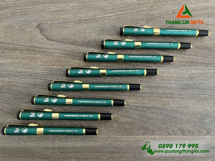 Bút Ký Kim Loại Khoen Cài Hình Đầu Rồng Màu Xanh Lá - Khắc Logo Trường Đại Học Giao Thông Vận Tải