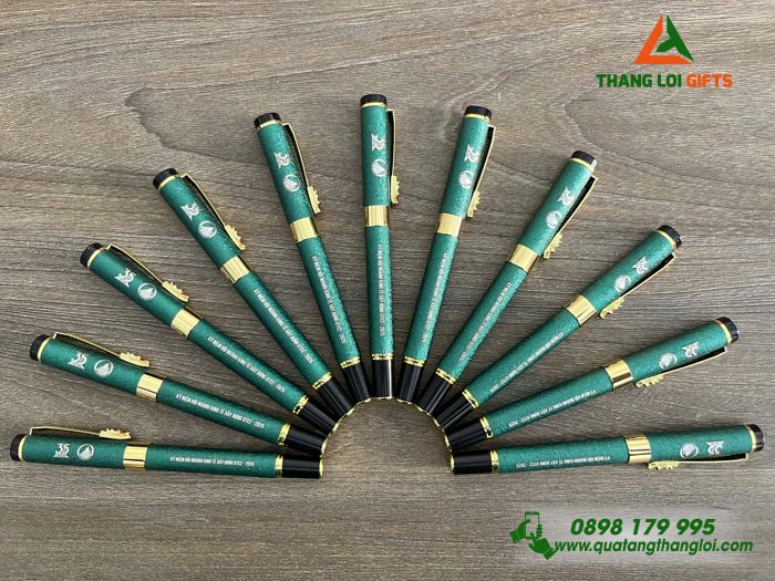 Bút Ký Kim Loại Khoen Cài Hình Đầu Rồng Màu Xanh Lá - Khắc Logo Trường Đại Học Giao Thông Vận Tải
