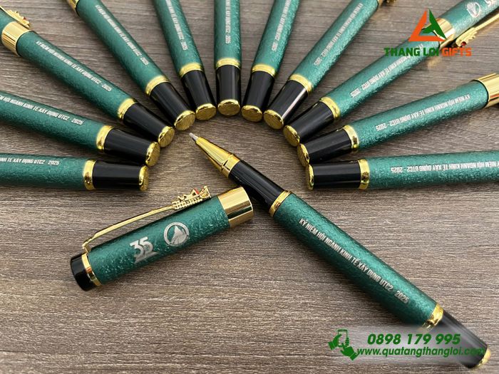Bút Ký Kim Loại Khoen Cài Hình Đầu Rồng Màu Xanh Lá - Khắc Logo Trường Đại Học Giao Thông Vận Tải