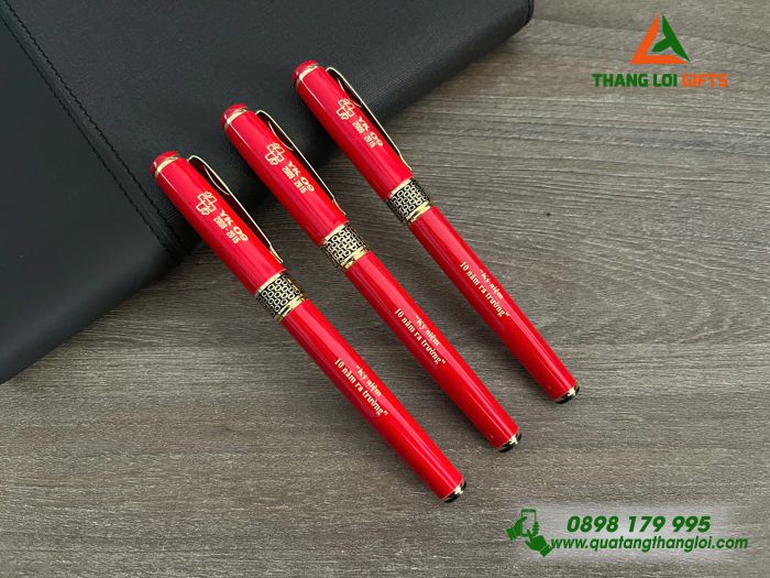 Bút Ký Kim Loại Màu Đỏ - Khắc Logo Kỷ Niệm 10 Năm Ngày Ra Trường