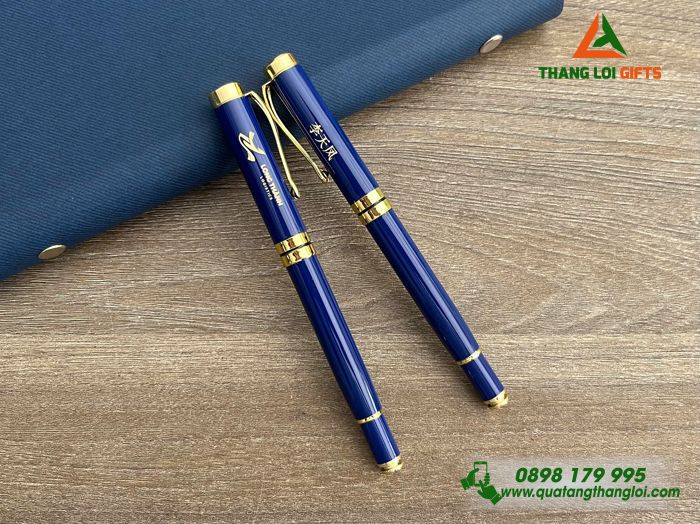 Bút Ký Kim Loại Nắp Màu Xanh Khoen Vàng - Khắc Logo Doanh Nghiệp Long Thành Logistics