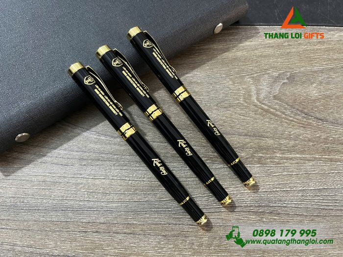 Bút Ký Kim Loại Màu Đen Khoen Vàng - Khắc Logo Trường Đại Học Kiến Trúc Hà Nội