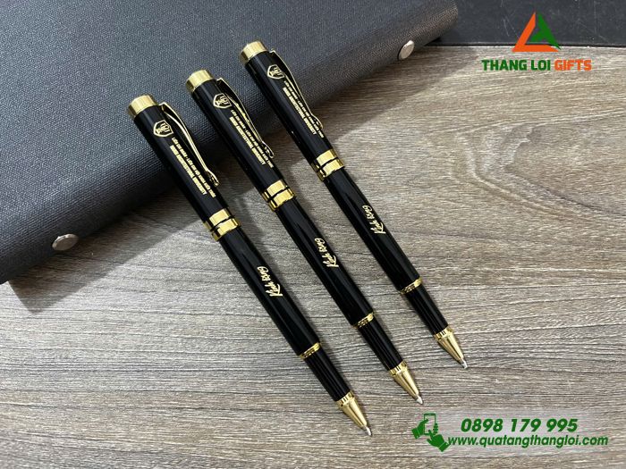 Bút Ký Kim Loại Màu Đen Khoen Vàng - Khắc Logo Trường Đại Học Kiến Trúc Hà Nội