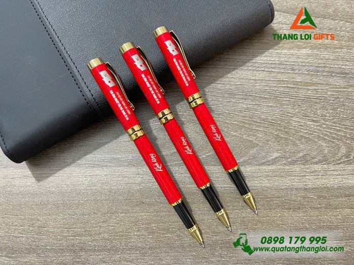 Bút Ký Kim Loại Màu Đỏ Khoen Vàng - Khắc Tên Khu Công Nghiệp Tân Phú Trung Củ Chi