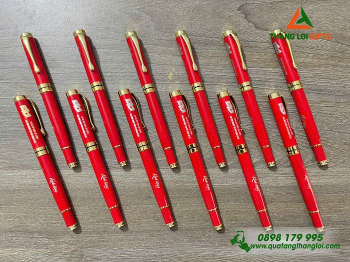 Bút Ký Kim Loại Màu Đỏ Khoen Vàng - Khắc Tên Khu Công Nghiệp Tân Phú Trung Củ Chi