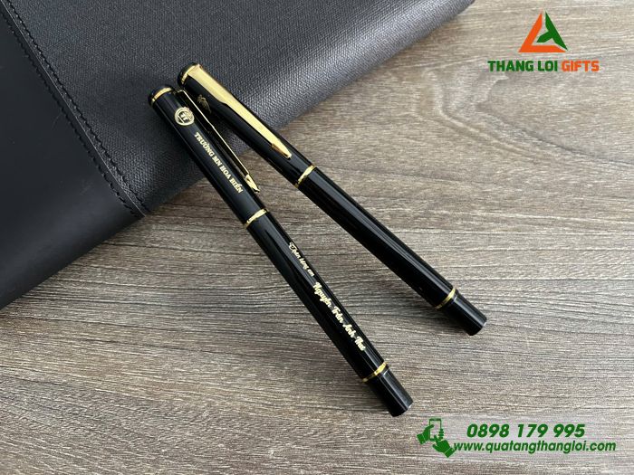 Bút Ký Kim Loại Màu Đen Khoen Vàng - Khắc Logo Trường Mầm Non Hoa Biển