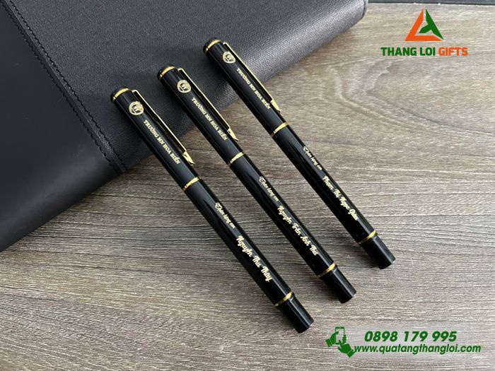 Bút Ký Kim Loại Màu Đen Khoen Vàng - Khắc Logo Trường Mầm Non Hoa Biển