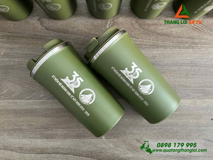 Ly Giữ Nhiệt Coffe Mug 510ml Màu Xanh Rêu - Khắc Logo 35 Năm Trường Đại Học Giao Thông Vận Tải