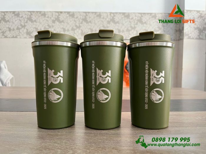 Ly Giữ Nhiệt Coffe Mug 510ml Màu Xanh Rêu - Khắc Logo 35 Năm Trường Đại Học Giao Thông Vận Tải