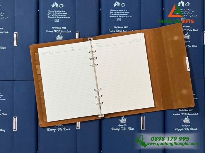 Sổ Tay Bìa Còng Gập 3 Màu Xanh - In Nội Dung Tri Ân Thầy Cô Trường THCS Xuân Đỉnh
