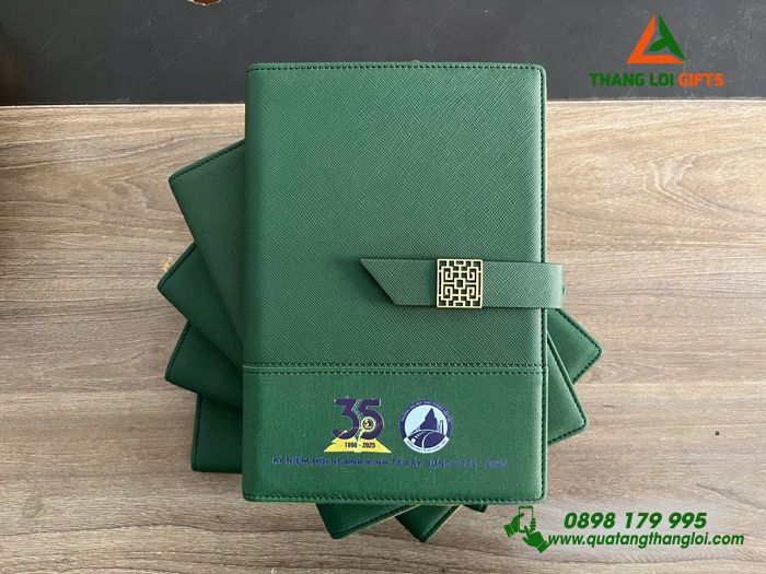 Sổ Tay Bìa Còng Màu Xanh Lá - In Logo 35 Năm Trường Đại Học Giao Thông Vận Tải