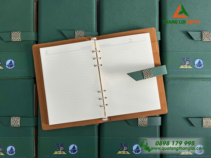 Sổ Tay Bìa Còng Màu Xanh Lá - In Logo 35 Năm Trường Đại Học Giao Thông Vận Tải