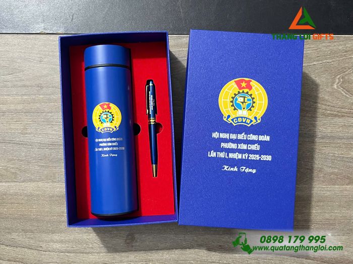 Combo Quà Tặng (Bình & Bút) Màu Xanh - In Khắc Logo Đại Hội Công Đoàn Phường Xóm Chiếu
