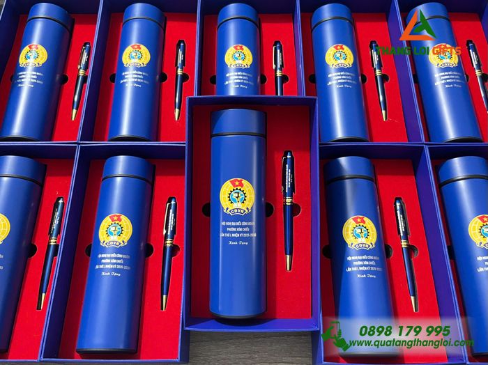 Combo Quà Tặng (Bình & Bút) Màu Xanh - In Khắc Logo Đại Hội Công Đoàn Phường Xóm Chiếu