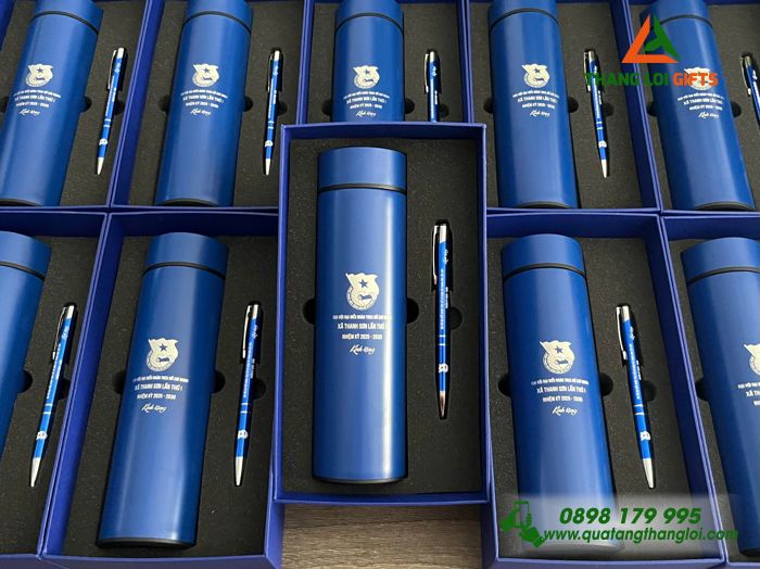 Bộ Quà Tặng (Bình & Bút) Màu Xanh - In Khắc Logo Đoàn TNCS Hồ Chí Minh Xã Thanh Sơn
