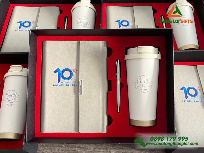 Set Quà Tặng (Sổ+ Ly+ Bút) Màu Trắng Kem - In Khắc Logo Kỷ Niệm 10 Năm Ngân Hàng MB Bank