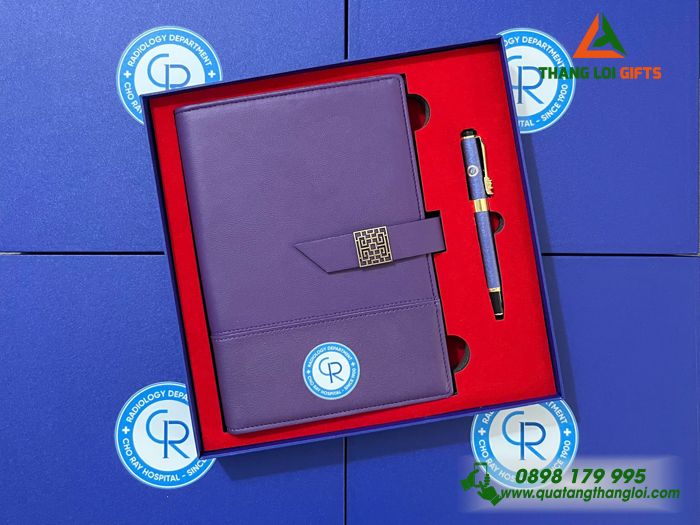 Combo Quà Tặng (Sổ Tay Bìa Còng & Bút Ký) - In Khắc Logo Bệnh Viện Chợ Rẫy