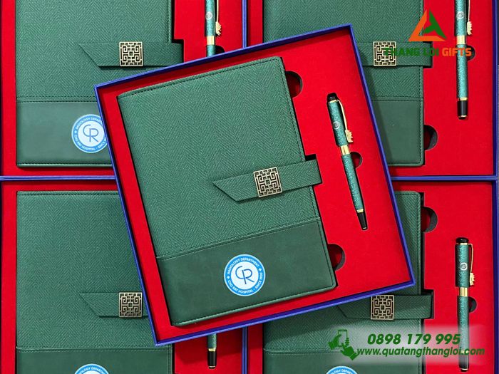 Combo Quà Tặng (Sổ Tay Bìa Còng & Bút Ký) - In Khắc Logo Bệnh Viện Chợ Rẫy