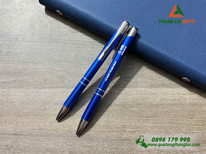 Bút Bi Kim Loại Bấm Màu Xanh - Khắc Logo Ngân Hàng MB Bank