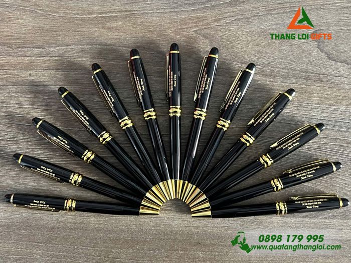 Bút Ký Kim Loại Xoay Màu Đen Khoen Vàng - Khắc Tên Đại Hội Đại Biểu Nông Dân Xã Hồng Thái
