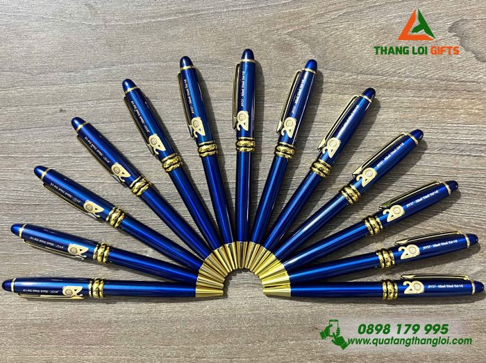 Bút Ký Kim Loại Xoay Màu Xanh Khoen Vàng - Khắc Logo 20 Năm Trường Đại Học Nông Lâm TP.HCM