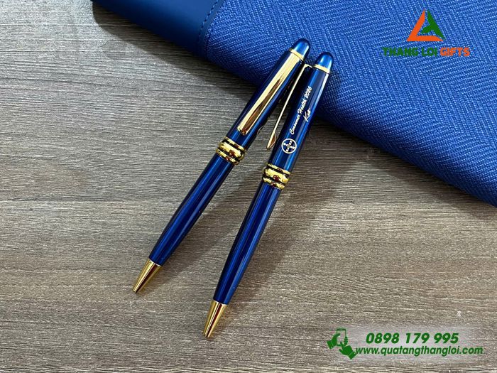Bút Ký Kim Loại Xoay Màu Xanh Khoen Vàng - Khắc Logo Doanh Nghiệp BAYER